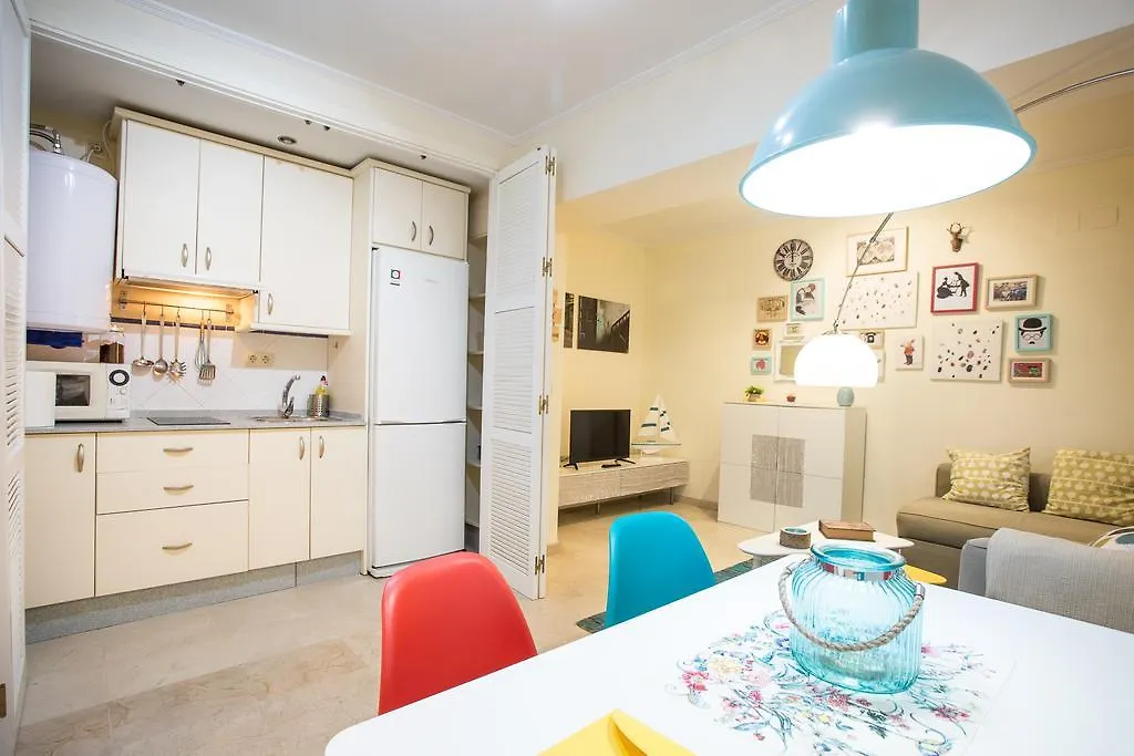 Mint Urban Suites Contemporary Home 세비야 0*,
